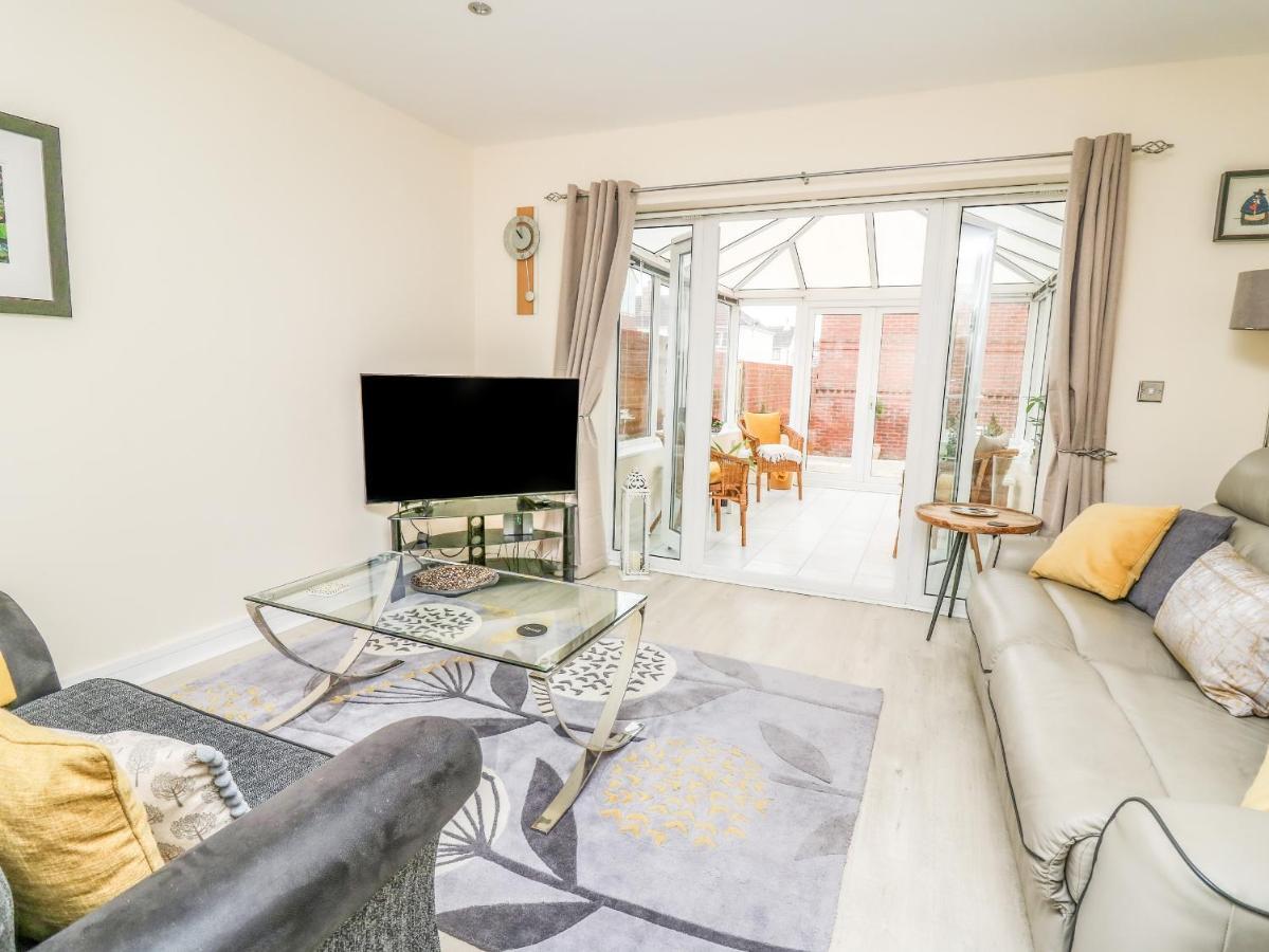 6 Erwr Brenhinoedd Villa Ammanford Exterior photo