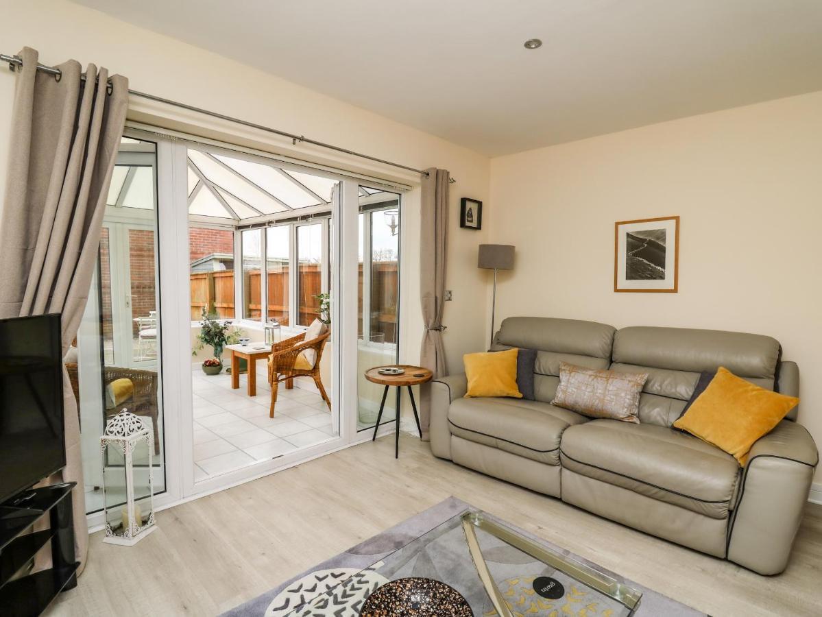 6 Erwr Brenhinoedd Villa Ammanford Exterior photo