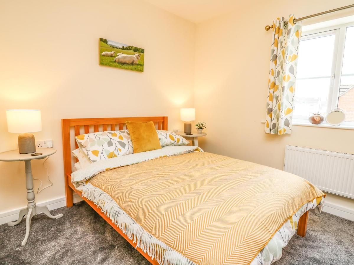 6 Erwr Brenhinoedd Villa Ammanford Exterior photo