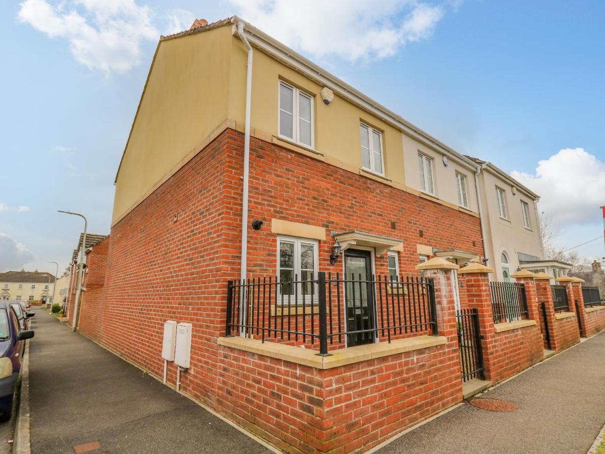 6 Erwr Brenhinoedd Villa Ammanford Exterior photo